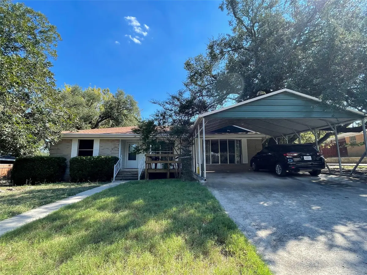 1304 W Avenue B, Lampasas, TX 76550 - Image #1