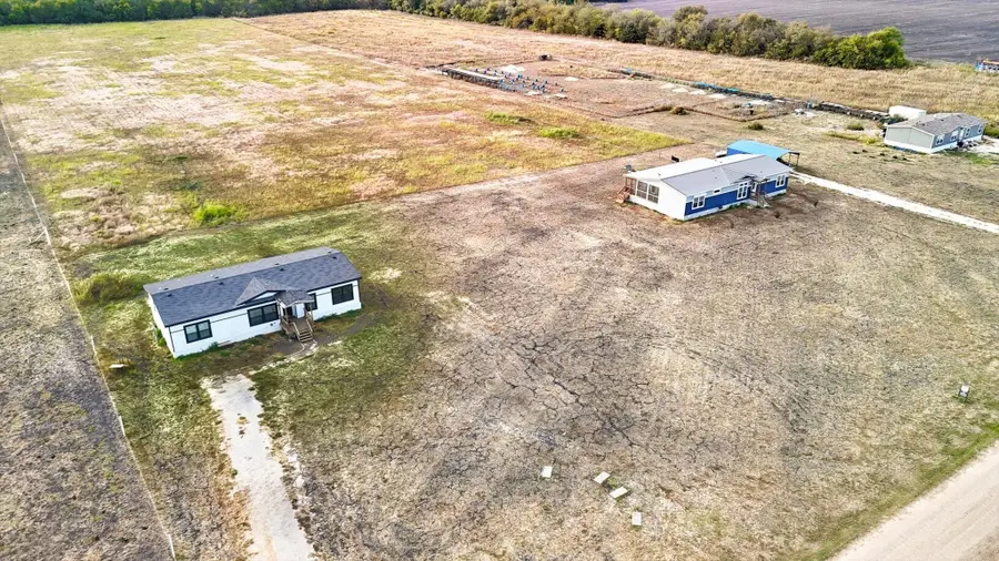 1069 Cr 4518, Wolfe City, TX 75496 - Image #3