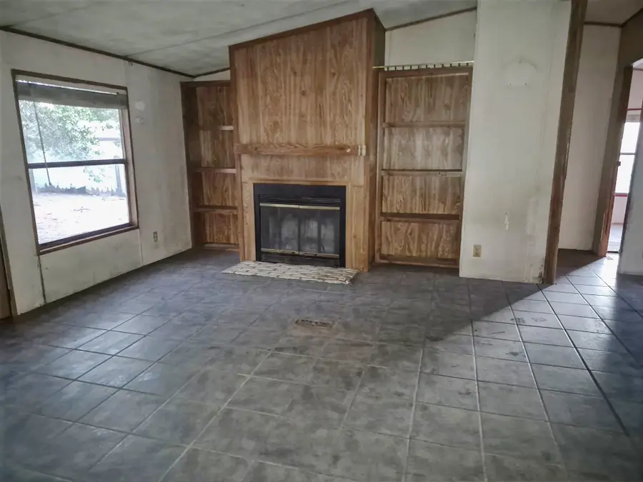 2201 Cadiz Circle, Granbury, TX 76048 - Image #3