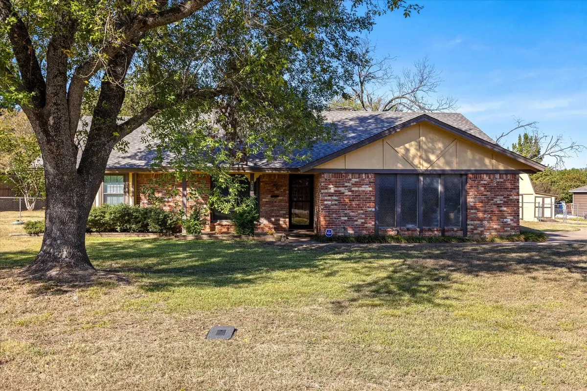 217 Gatewood Circle E, Burleson, TX 76028 - Image #1