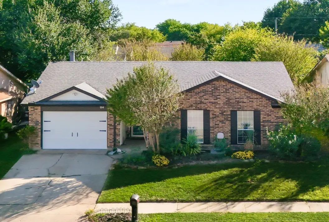 814 W Embercrest Drive, Arlington, TX 76017 - Image #1