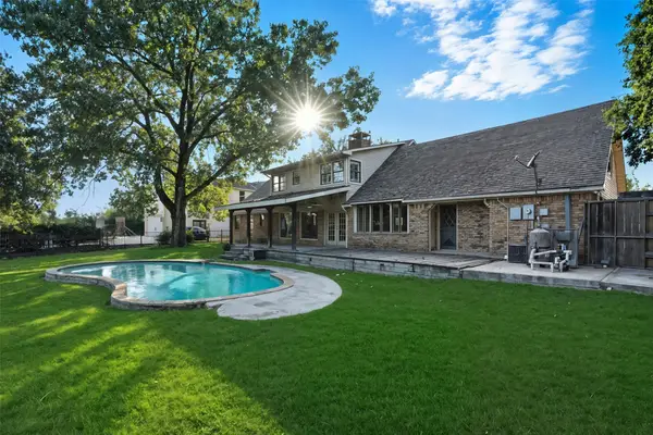 2 Meadowcreek Drive, Melissa, TX 75454