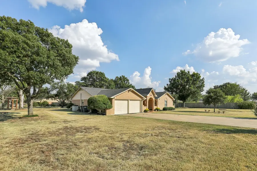 6667 Silver Saddle Road, Fort Worth, TX 76126 - Image #2