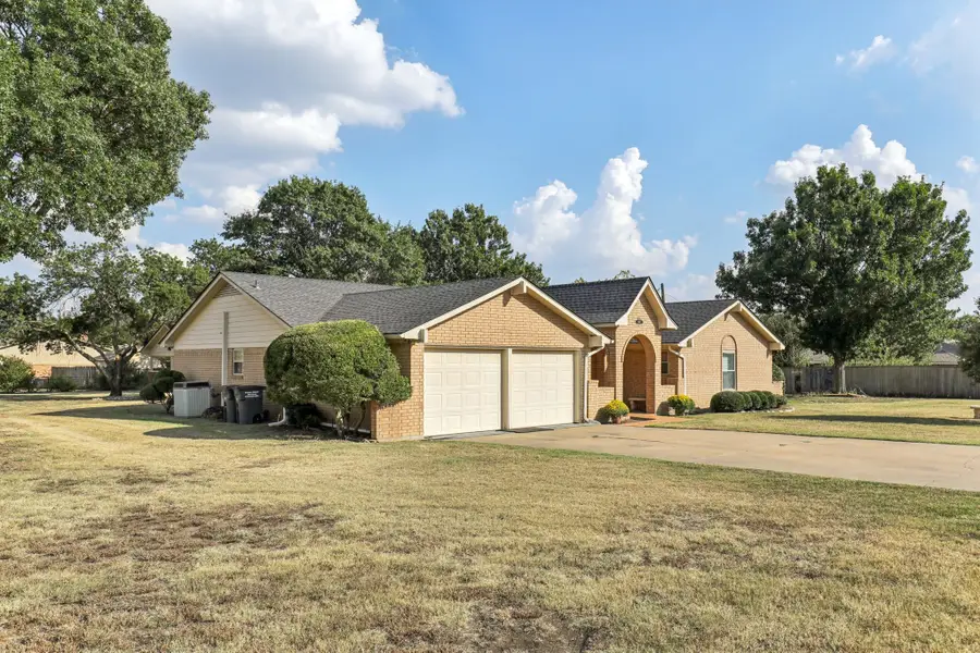 6667 Silver Saddle Road, Fort Worth, TX 76126 - Image #3
