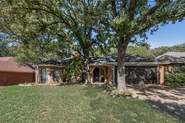 2111 Turf Club Drive, Arlington, TX 76017