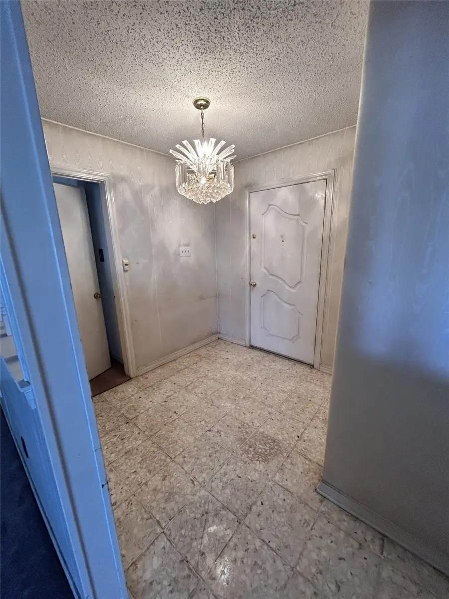 202 Roaring Springs Drive, Joshua, TX 76058 - Image #2