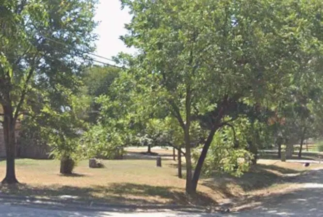 400 Martin Street, Bonham, TX 75418 - Image #2