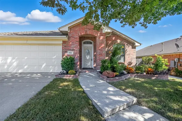 9804 Sterling Hill Drive, Fort Worth, TX 76108