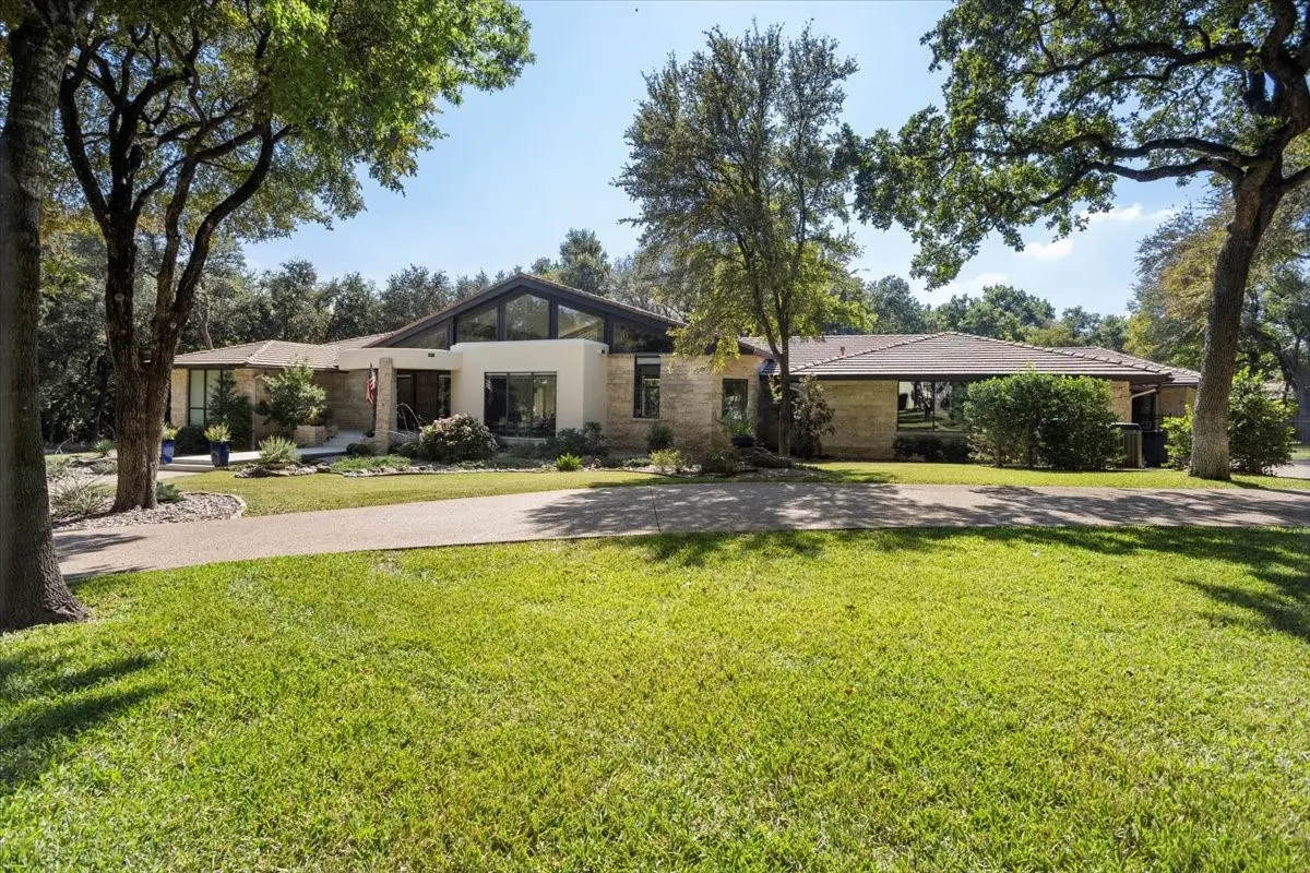 8225 Ashbriar Lane, Fort Worth, TX 76126 - Image #1