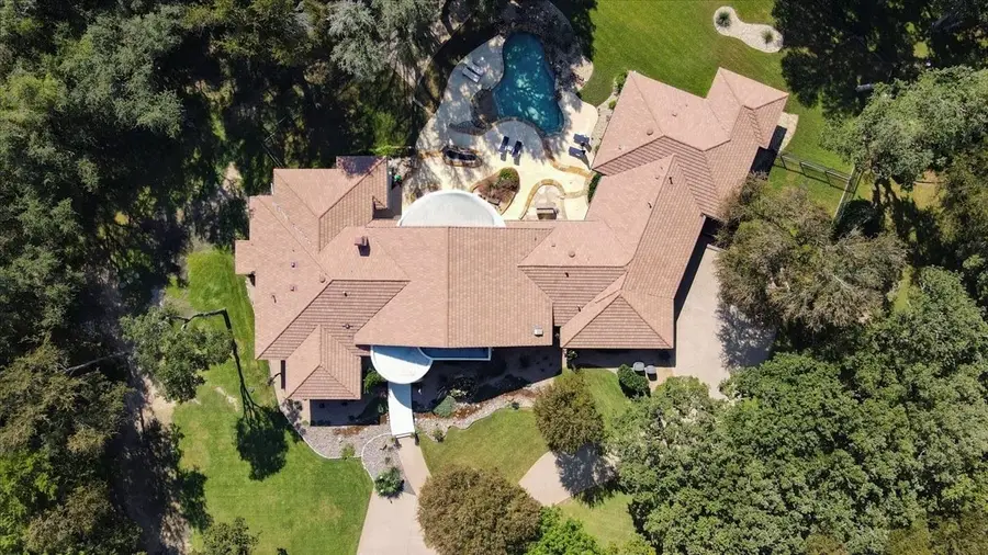 8225 Ashbriar Lane, Fort Worth, TX 76126 - Image #3