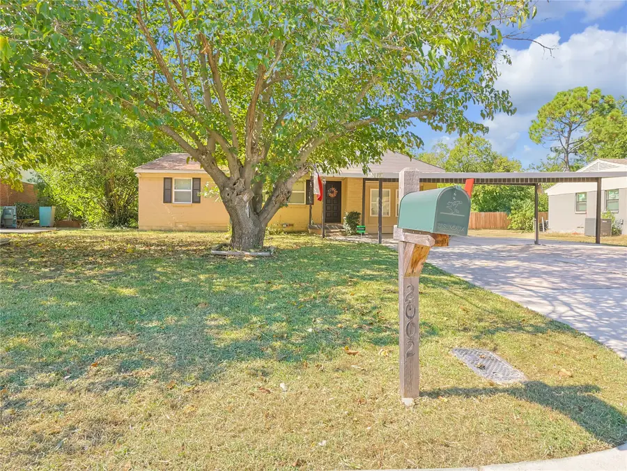 2002 Meadow Lane, Arlington, TX 76010 - Image #2