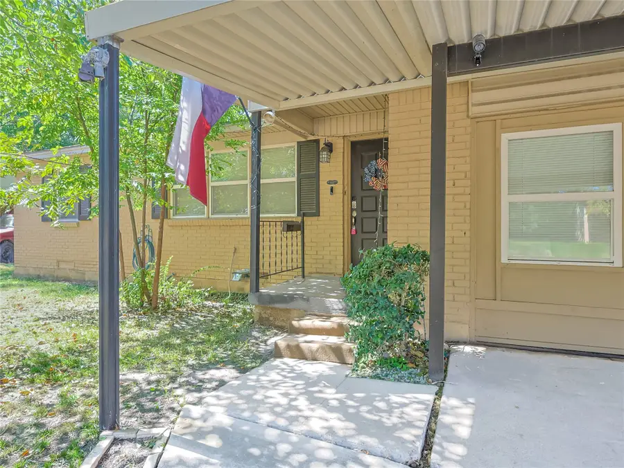 2002 Meadow Lane, Arlington, TX 76010 - Image #3