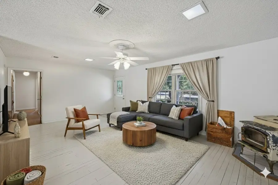 1923 Wilson Bend Road, Millsap, TX 76066 - Image #2