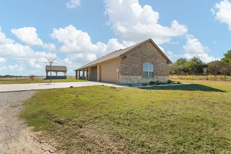 201 Hughes Lane, Grandview, TX 76050 - Image #3