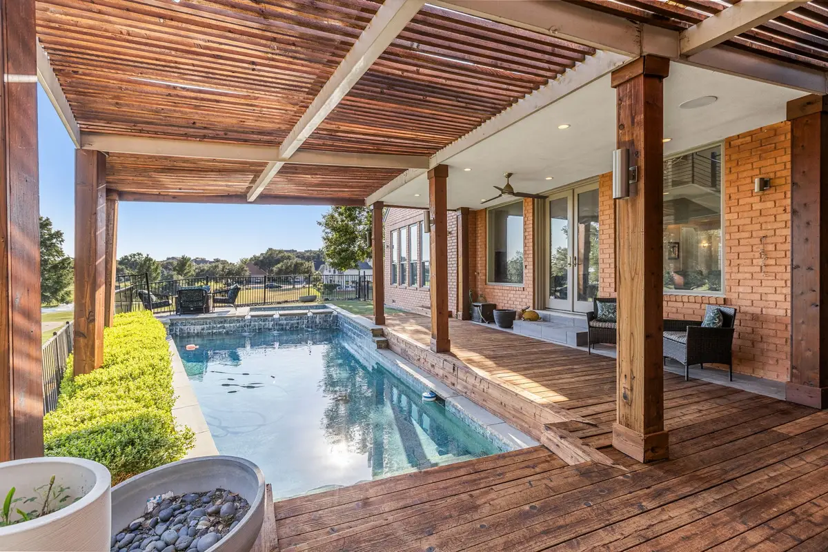 7702 Lakecrest Circle, Irving, TX 75063 - Image #1