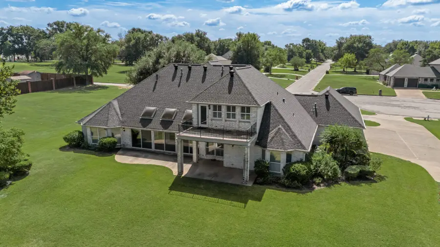 141 Cypress Point Circle, Hideaway, TX 75771 - Image #2