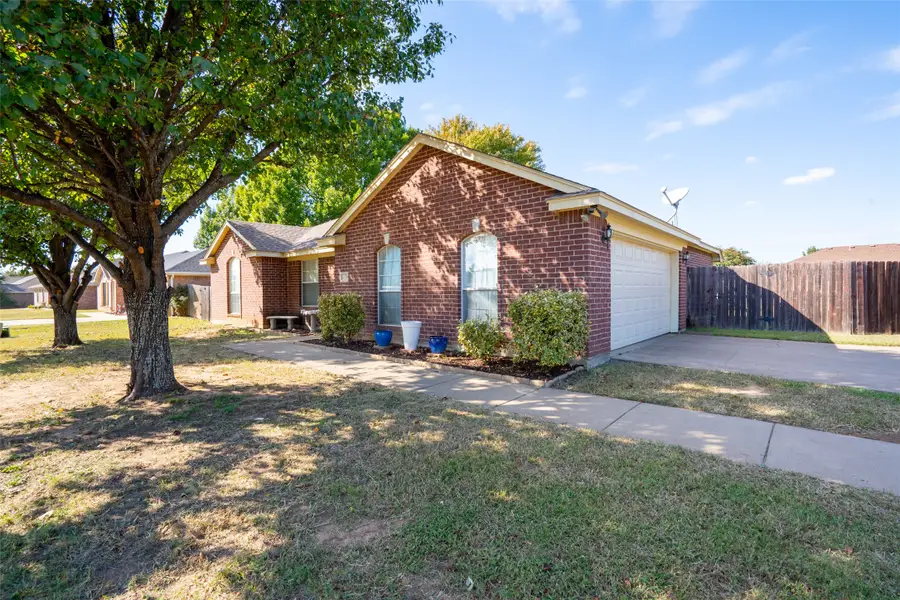 2924 Meandering Way, Granbury, TX 76049 - Image #2