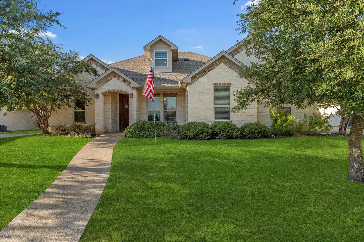 105 Hollygrove Drive, Hewitt, TX 76643 - Image #1