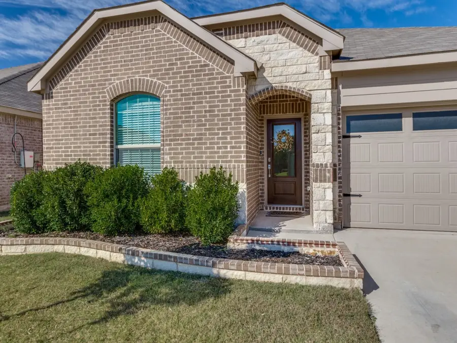 7037 Waterfowl Lane, Fort Worth, TX 76179 - Image #2