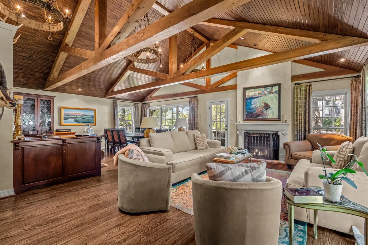 425 Crestwood Drive, Fort Worth, TX 76107 - Image #1