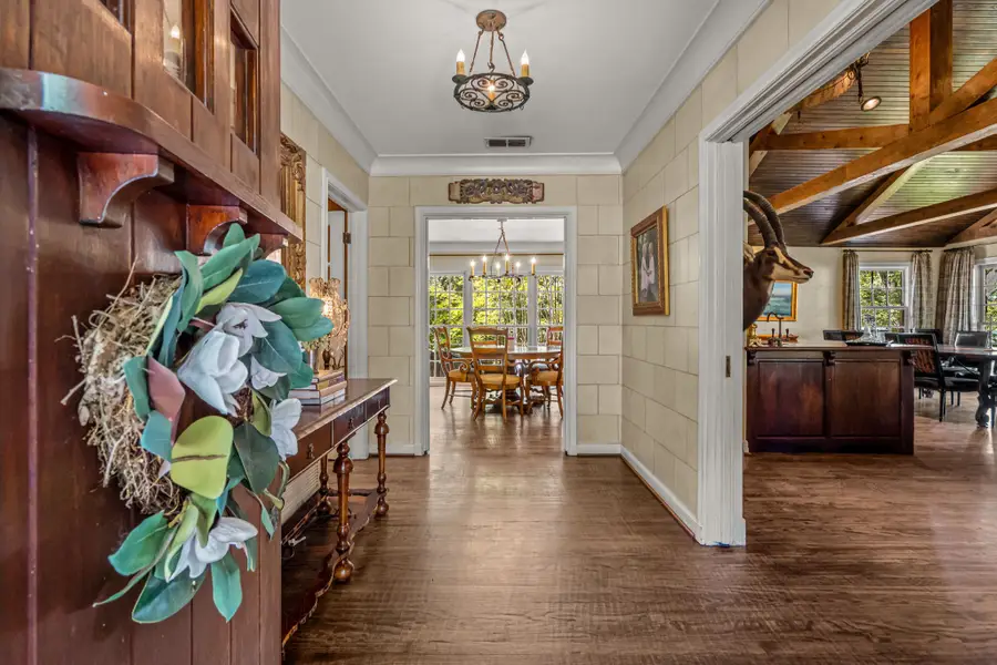 425 Crestwood Drive, Fort Worth, TX 76107 - Image #2