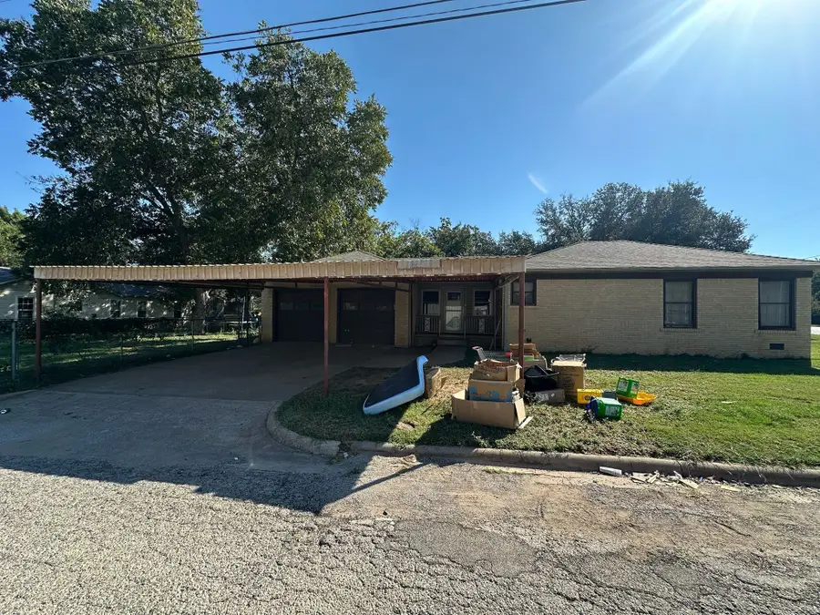 932 W Live Oak Street, Jacksboro, TX 76458 - Image #3