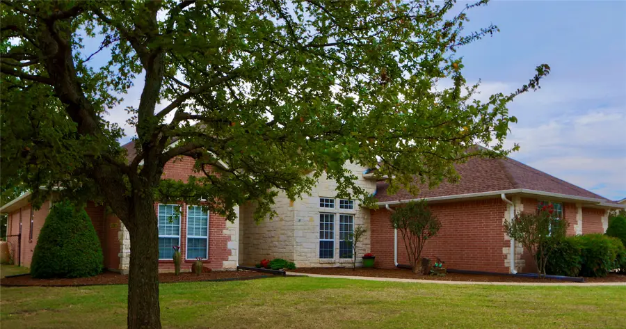 2101 W Emerald Bend Court, Granbury, TX 76049 - Image #2