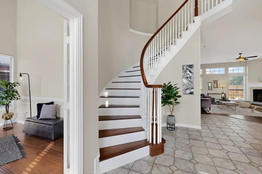 2029 Arbor Creek Drive, Carrollton, TX 75010 - Image #3