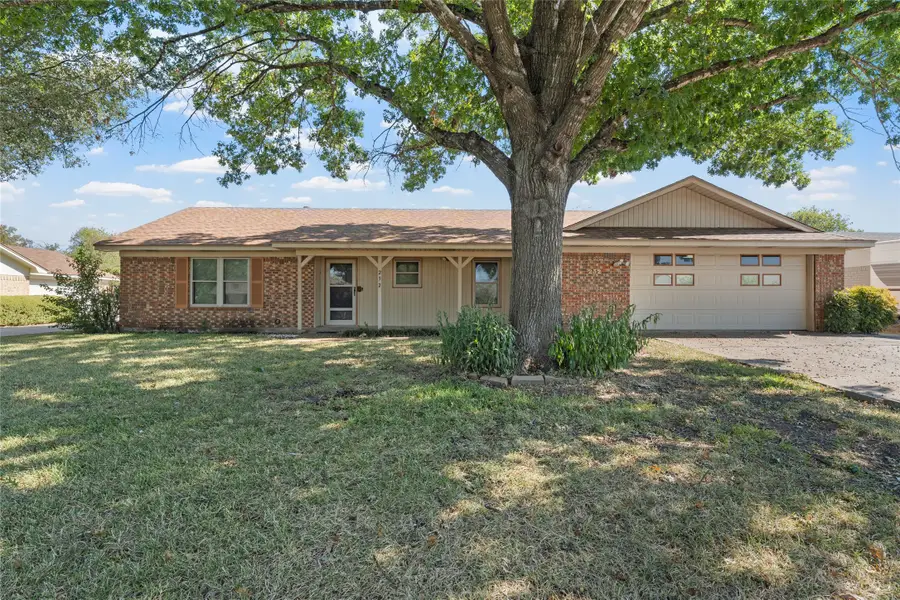 232 Monterrey Drive, Hewitt, TX 76643 - Image #2