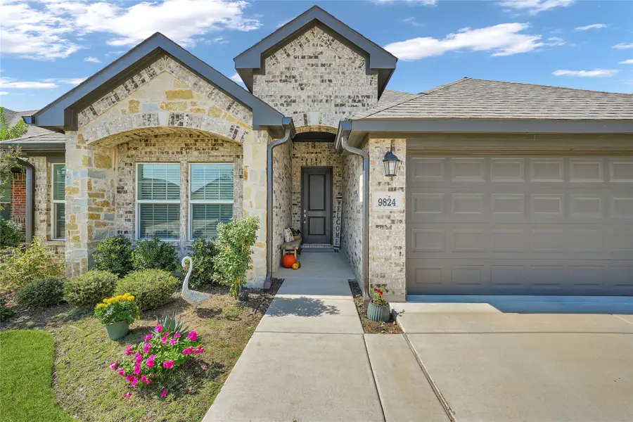 9824 Mescalbean Boulevard, Fort Worth, TX 76036 - Image #3