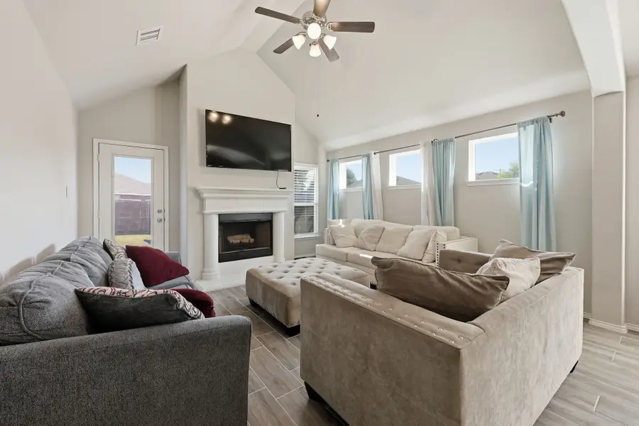 1204 Queens Brook Lane, Fort Worth, TX 76140 - Image #2