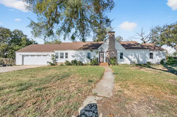 605 Highway 36, Comanche, TX 76442