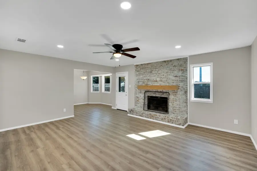 221 N Edgefield Road, Waxahachie, TX 75165 - Image #3