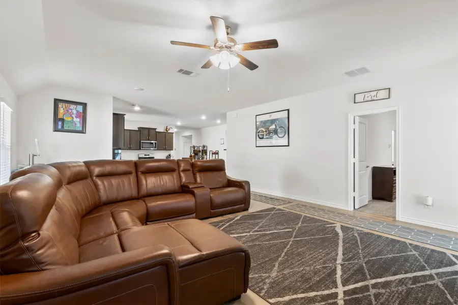 1302 Colonial Bluff Lane, Princeton, TX 75407 - Image #2