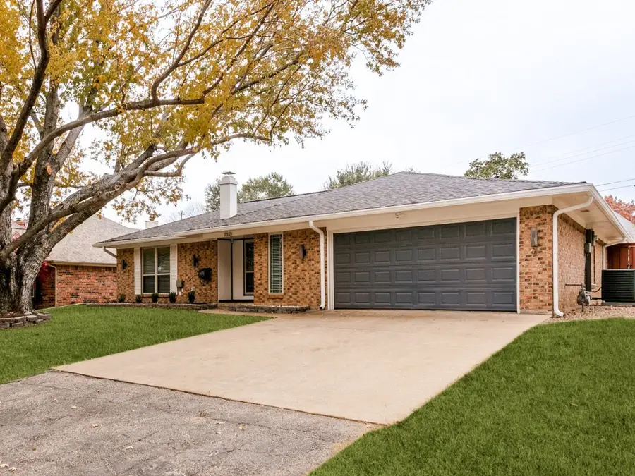 2521 Lone Star Lane, Grapevine, TX 76051 - Image #2