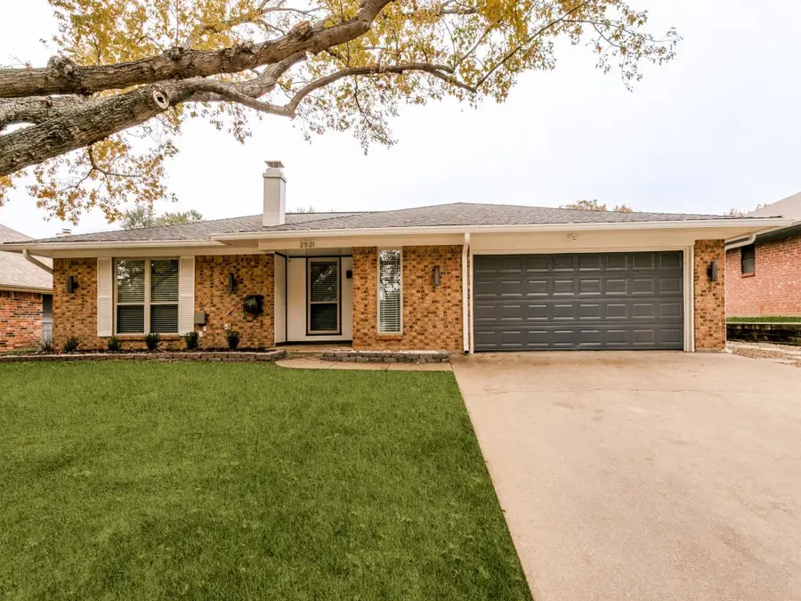 2521 Lone Star Lane, Grapevine, TX 76051 - Image #3