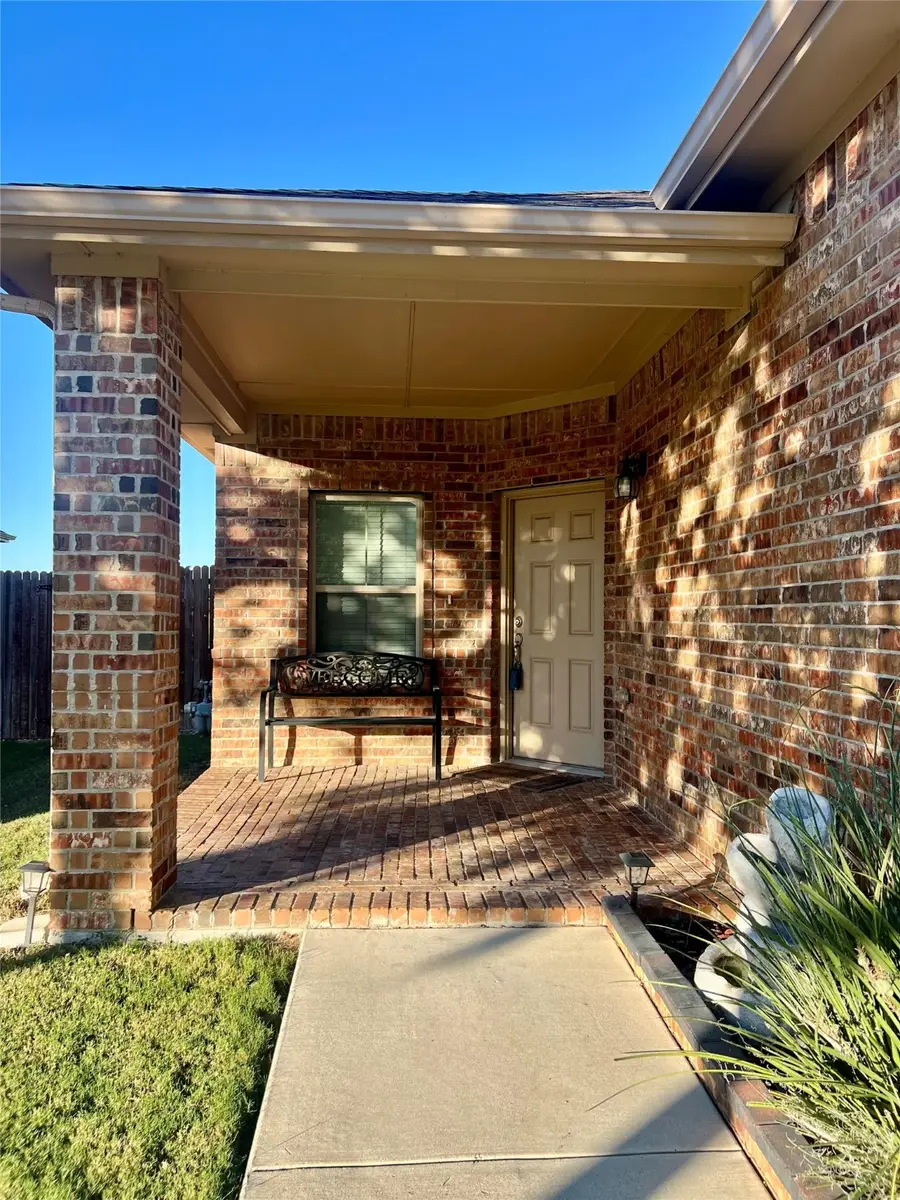 461 Creek Terrace Drive, Saginaw, TX 76131 - Image #3