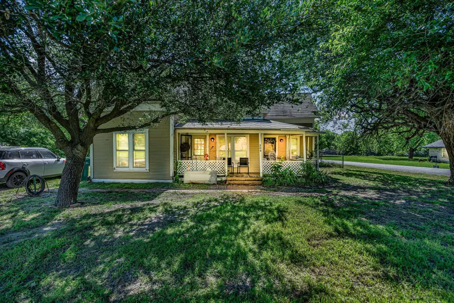 209 S Britton Street, Tom Bean, TX 75489 - Image #2
