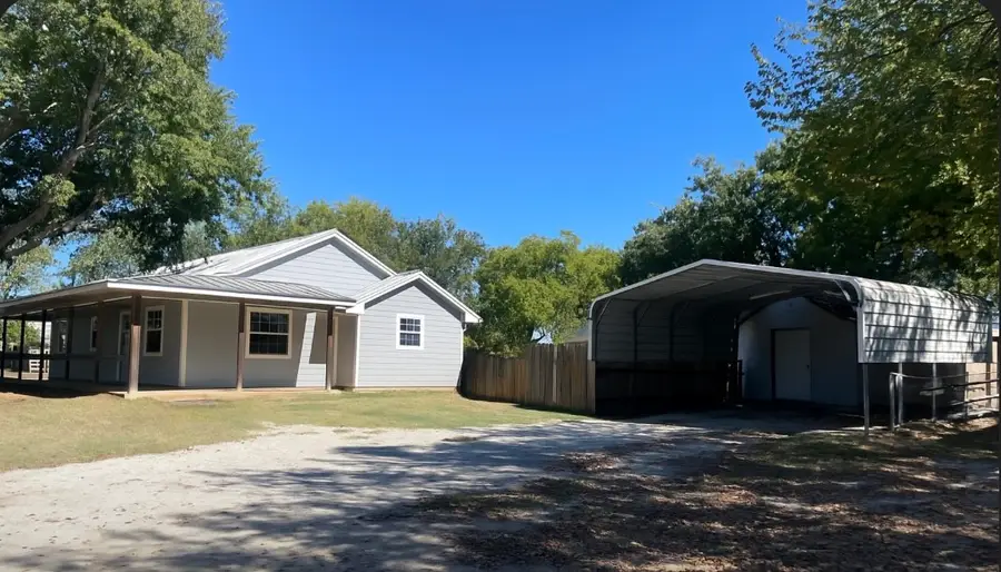 208 N Stadium Drive, Alvord, TX 76225 - Image #3