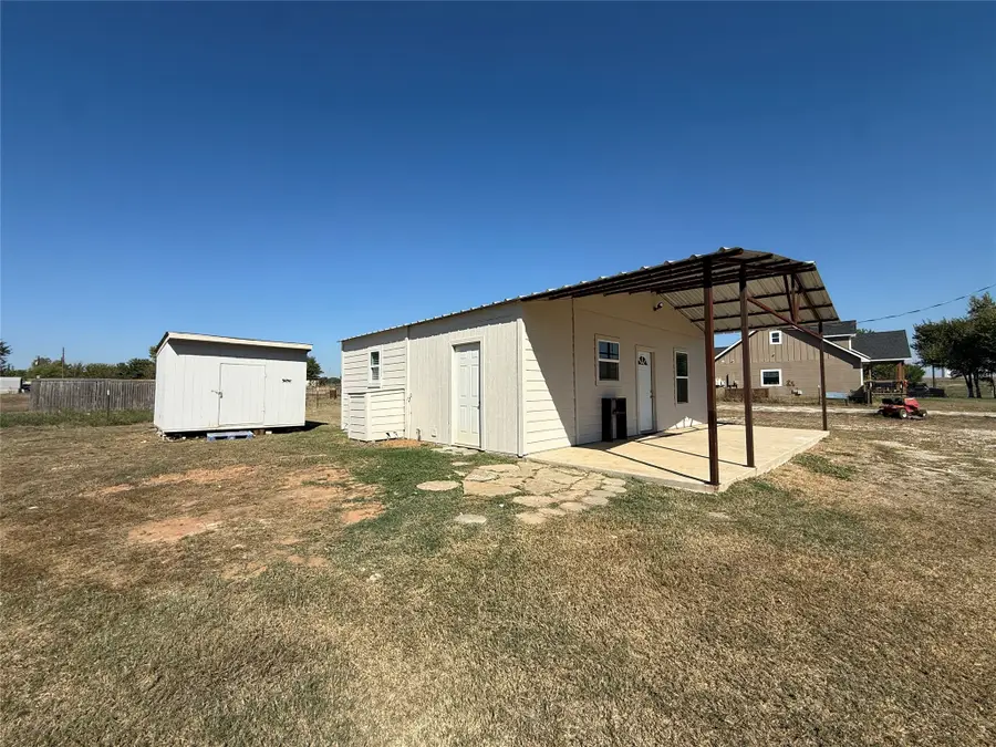 160 Summit Drive, Springtown, TX 76082 - Image #2