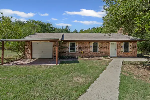 2812 Sky Harbour Drive, Granbury, TX 76049