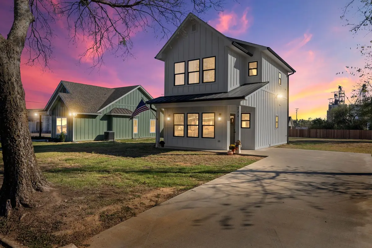 222 E Middle Street, Sulphur Springs, TX 75482 - Image #1
