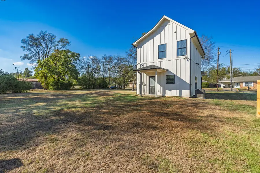 222 E Middle Street, Sulphur Springs, TX 75482 - Image #3