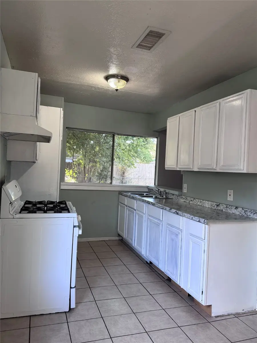 1506 Clearbrook Street, Lancaster, TX 75134 - Image #3