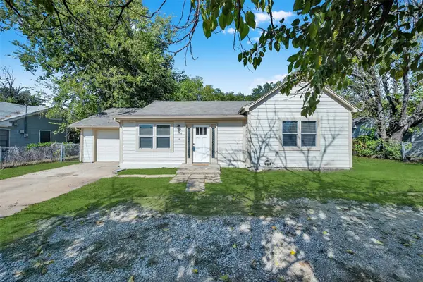 6704 Charbonneau Road, Lake Worth, TX 76135