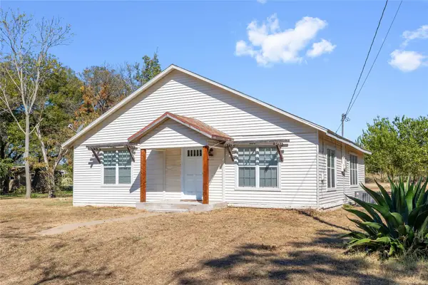 505 E Walcott Avenue, Comanche, TX 76442