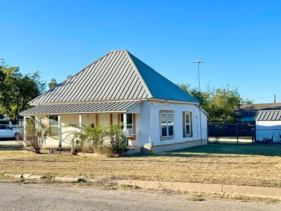 301 E 10th Street, Coleman, TX 76834 - Image #3