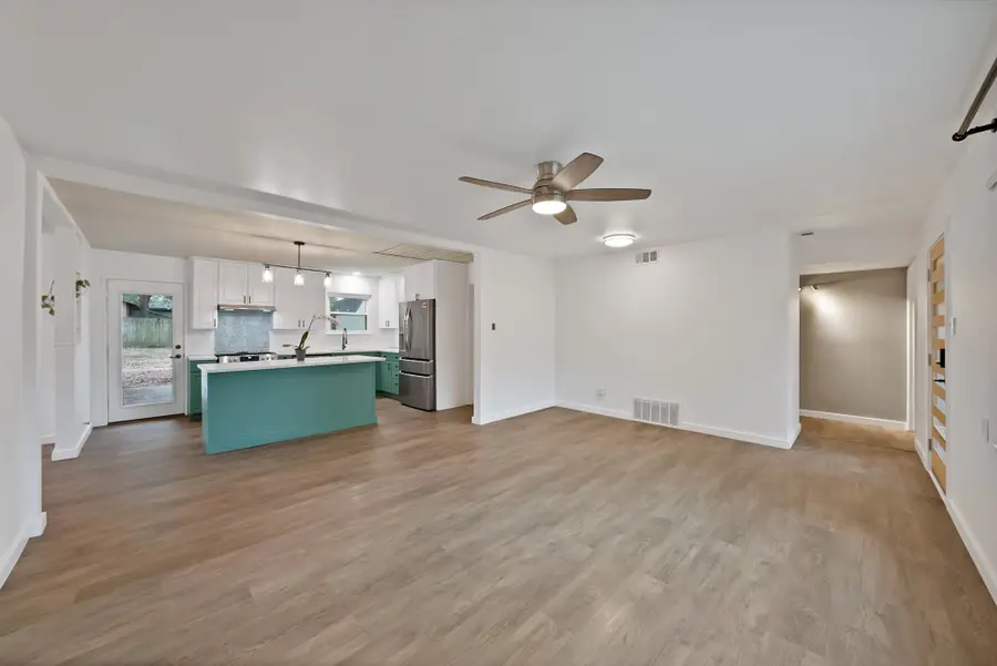 1513 Ravenwood Drive, Arlington, TX 76013 - Image #2