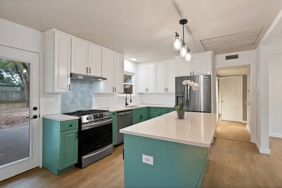 1513 Ravenwood Drive, Arlington, TX 76013 - Image #3