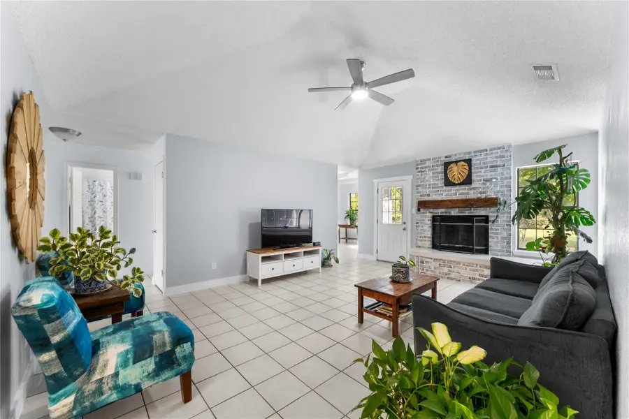 100 Carolyn Lane, Shady Shores, TX 76208 - Image #2